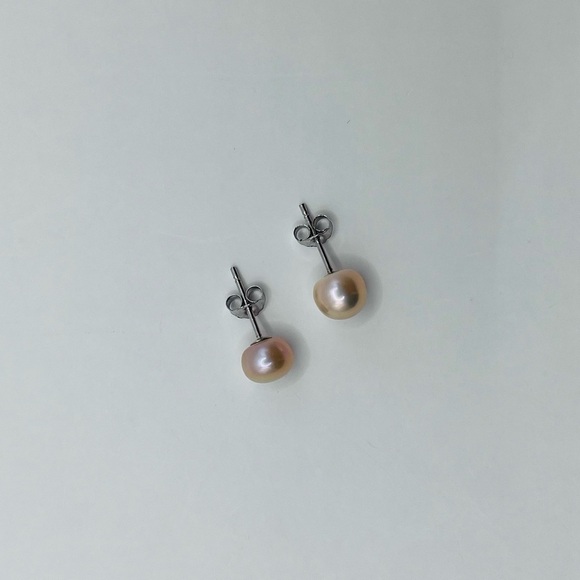 South Sea Pearl Button Earrings - Picture 3 of 4